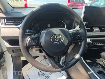 2025 Toyota RAV4 LE - miniatura 10