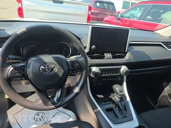2025 Toyota RAV4 LE - miniatura 11