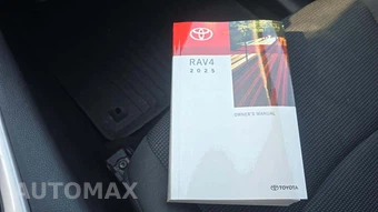 2025 Toyota RAV4 LE - miniatura 17