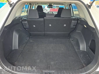 2025 Toyota RAV4 LE - miniatura 16