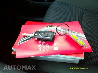 2025 Toyota RAV4 LE - miniatura 15