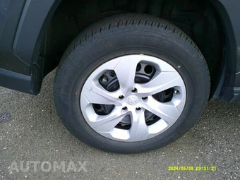 2025 Toyota RAV4 LE - miniatura 19