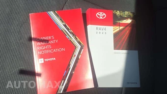 2025 Toyota RAV4 LE - miniatura 21