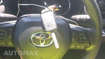 2025 Toyota RAV4 LE - miniatura 22