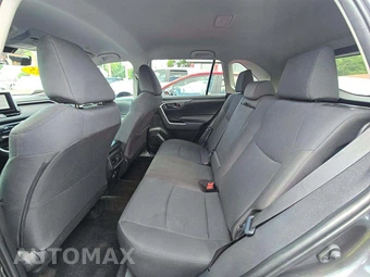2025 Toyota RAV4 LE - miniatura 13
