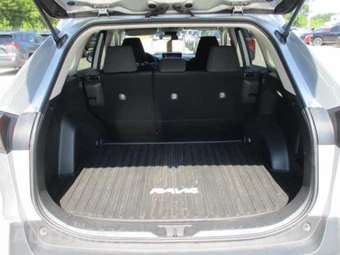 2025 Toyota RAV4 LE - miniatura 15