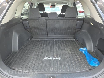 2025 Toyota RAV4 LE - miniatura 16