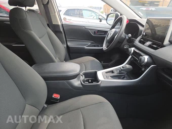 2025 Toyota RAV4 LE - miniatura 8