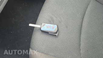 2025 Toyota RAV4 LE - miniatura 18