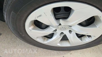 2025 Toyota RAV4 LE – miniatura 28