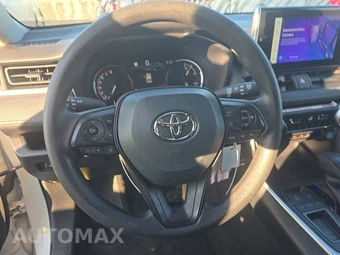 2025 Toyota RAV4 LE - miniatura 10