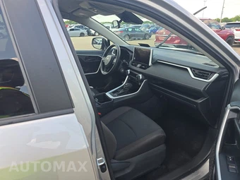 2025 Toyota RAV4 LE - miniatura 8