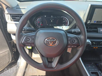 2025 Toyota RAV4 LE - miniatura 10