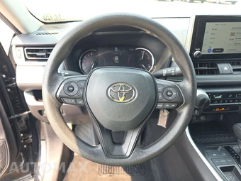 2025 Toyota RAV4 LE - miniatura 10