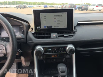 2025 Toyota RAV4 LE - miniatura 11