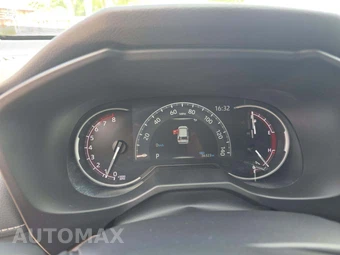 2025 Toyota RAV4 LE - miniatura 9