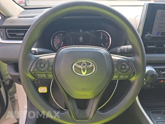 2025 Toyota RAV4 LE - miniatura 10