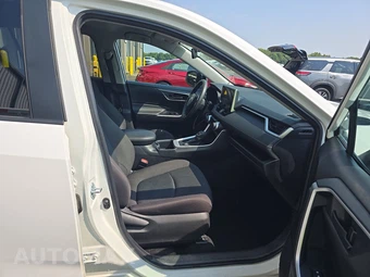 2025 Toyota RAV4 LE - miniatura 8