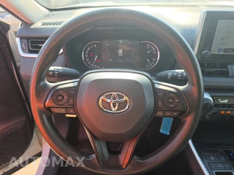 2025 Toyota RAV4 LE - miniatura 10