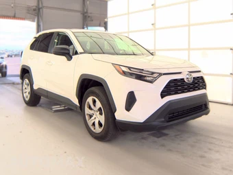 2025 Toyota RAV4 LE - miniatura 3