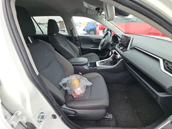 2025 Toyota RAV4 LE - miniatura 8