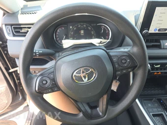 2025 Toyota RAV4 LE - miniatura 10