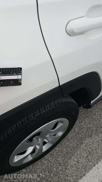 2025 Toyota RAV4 LE - miniatura 23