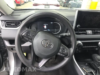 2025 Toyota RAV4 LE - miniatura 10