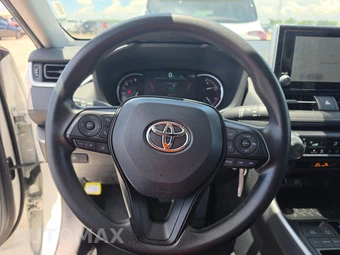 2025 Toyota RAV4 LE - miniatura 10