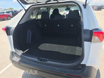 2025 Toyota RAV4 LE - miniatura 16