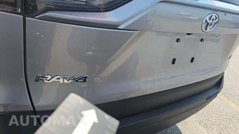 2025 Toyota RAV4 LE - miniatura 19