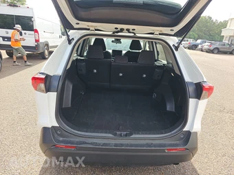 2025 Toyota RAV4 LE - miniatura 17