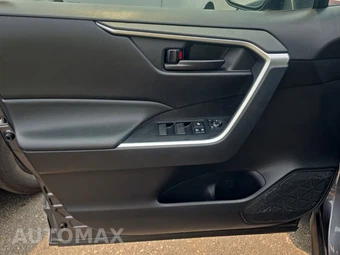 2025 Toyota RAV4 LE – miniatura 9