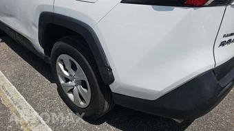 2025 Toyota RAV4 LE - miniatura 29