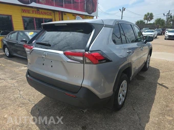 2025 Toyota RAV4 LE - miniatura 4