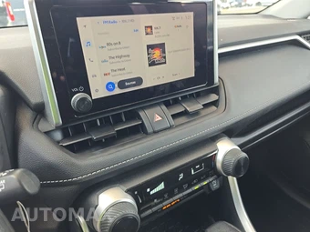 2025 Toyota RAV4 LE – miniatura 11
