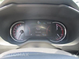 2025 Toyota RAV4 LE - miniatura 8