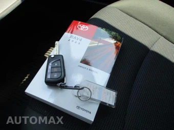 2025 Toyota RAV4 LE - miniatura 9