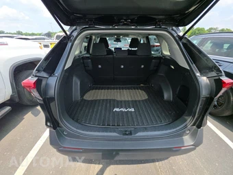 2025 Toyota RAV4 LE – miniatura 16