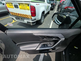 2025 Toyota RAV4 LE – miniatura 9
