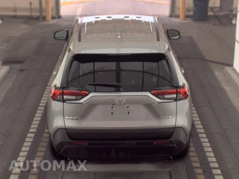 2025 Toyota RAV4 LE – miniatura 5