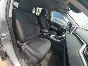 2025 Toyota RAV4 LE – miniatura 8