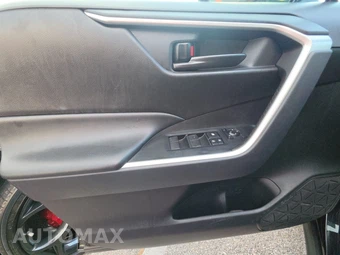 2025 Toyota RAV4 LE – miniatura 9