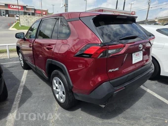 2025 Toyota RAV4 LE - miniatura 12