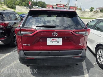 2025 Toyota RAV4 LE - miniatura 13