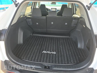 2025 Toyota RAV4 LE - miniatura 16