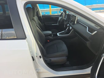 2025 Toyota RAV4 LE - miniatura 8