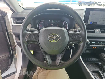 2025 Toyota RAV4 LE - miniatura 10