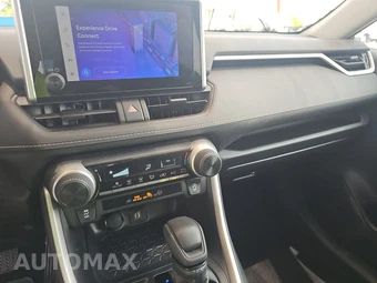 2025 Toyota RAV4 LE - miniatura 11