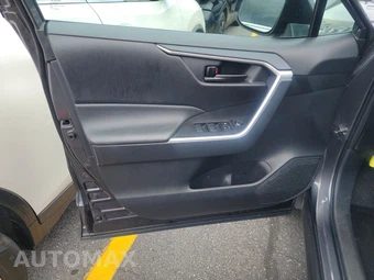 2025 Toyota RAV4 LE - miniatura 9